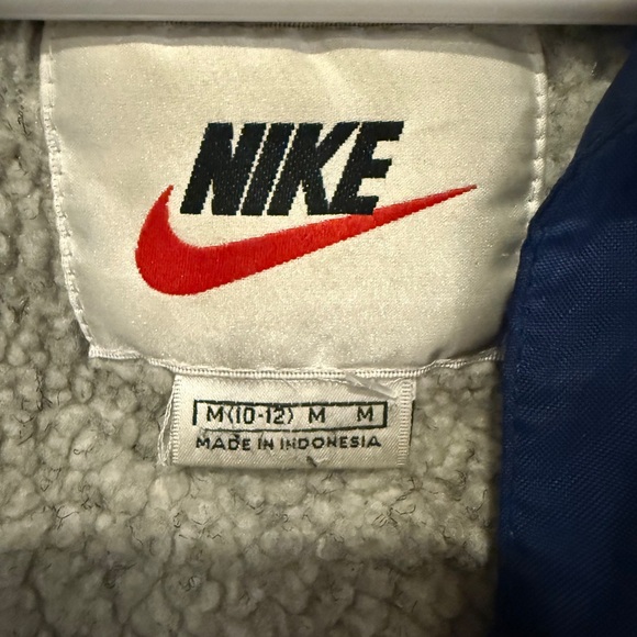 Vintage Nike Navy Raincoat with Hood - Picture 5 of 6